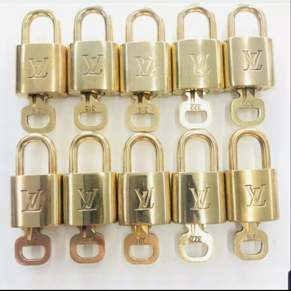 100% Auth Louis Vuitton 1 Lock and 1 Key Excellent - Picture 1 of 4